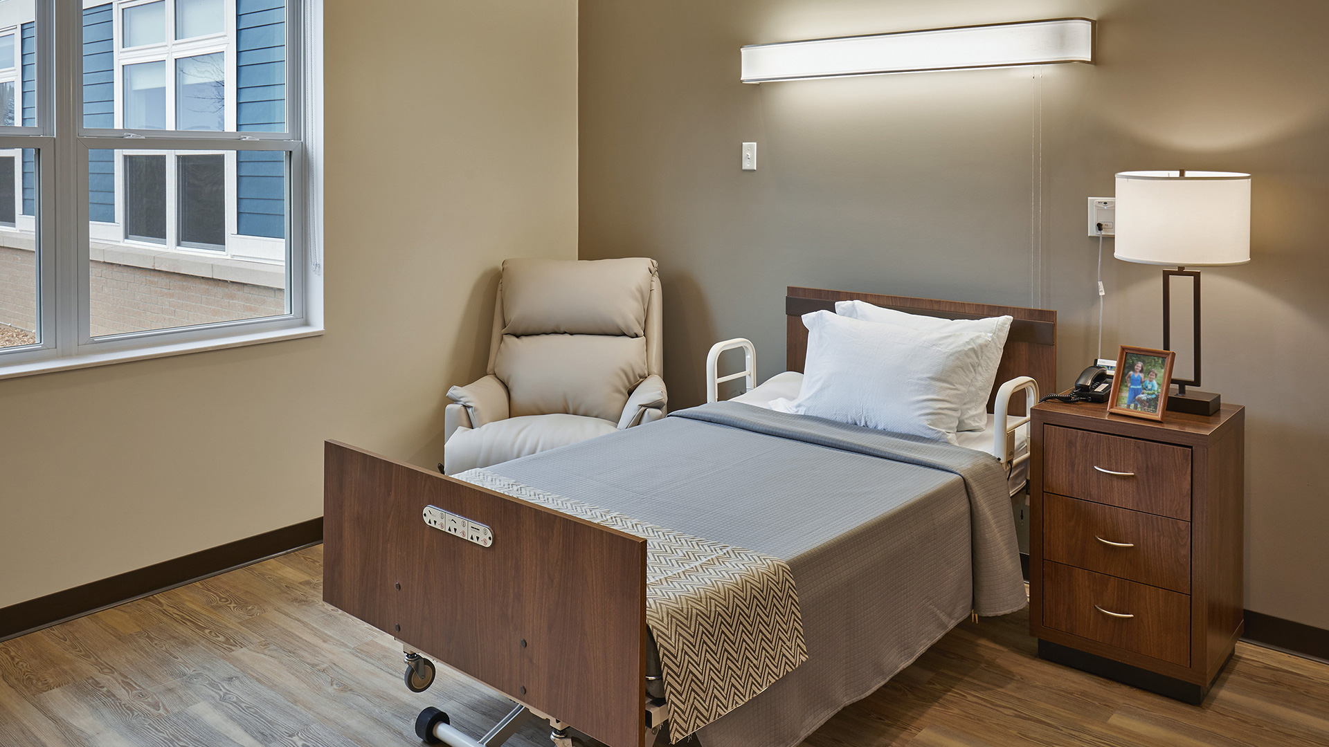 Offering a number of services including hospice and wound care, our team at Columbia Post Acute is here for you and your loved ones.